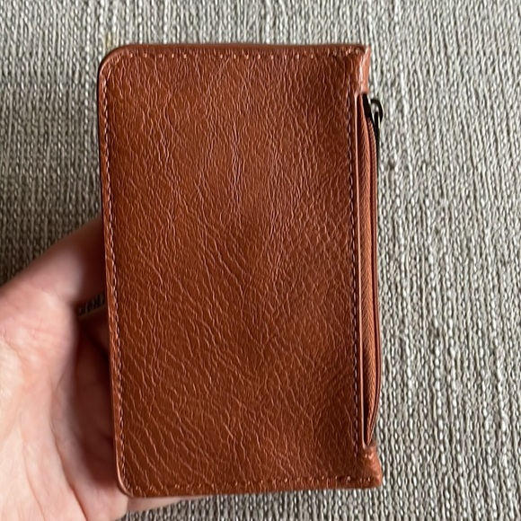 Universal Thread Wallet - Picture 3 of 4